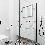Targowa By Renters شقة *